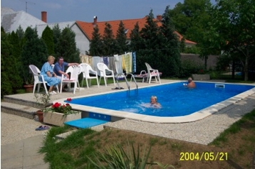 Hungrie Privát Bük, Extérieur